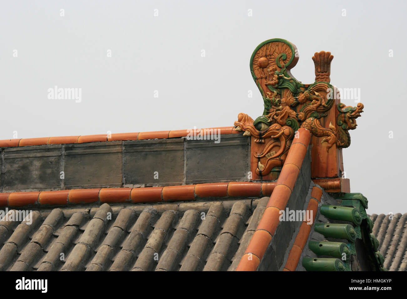 Dach eines Gebäudes aus dem ehemaligen Sitz der Regierung in Pingyao (China). Stockfoto