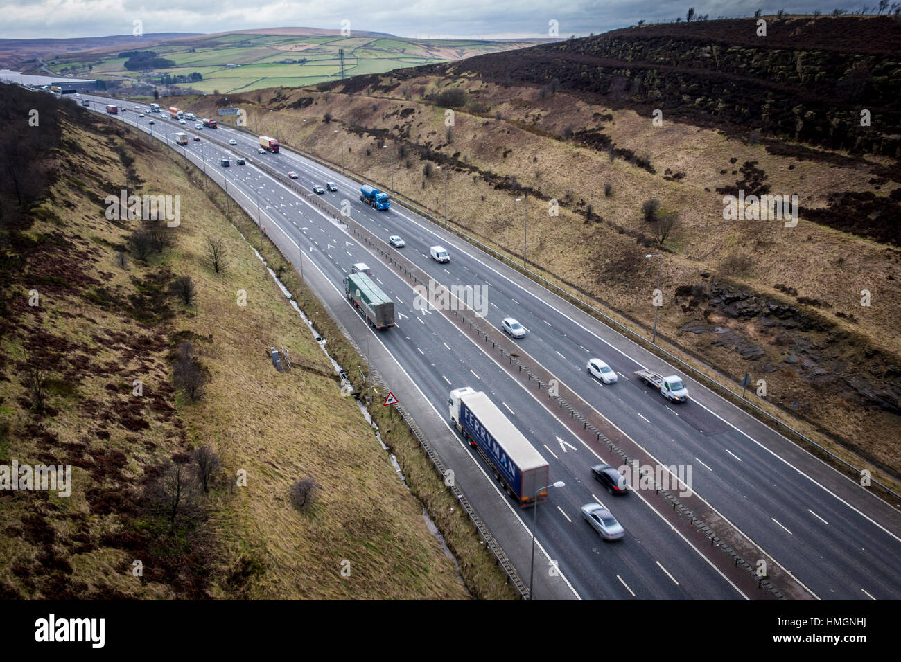 Blick vom Scammonden Brücke über die Autobahn M62, Scammonden, Kirklees, West Yorkshire Stockfoto