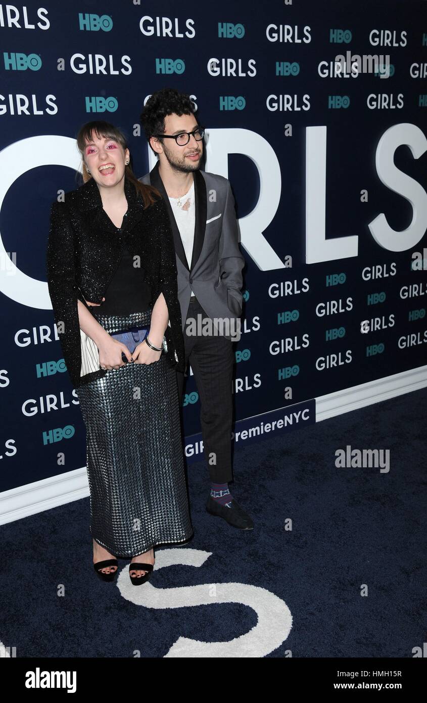 New York, NY, USA. 2. Februar 2017. Lena Dunham, Jack Antonoff im Ankunftsbereich für Mädchen Saison sechs Premiere, Alice Tully Hall im Lincoln Center, New York, NY 2. Februar 2017. Bildnachweis: Kristin Callahan/Everett Collection/Alamy Live-Nachrichten Stockfoto