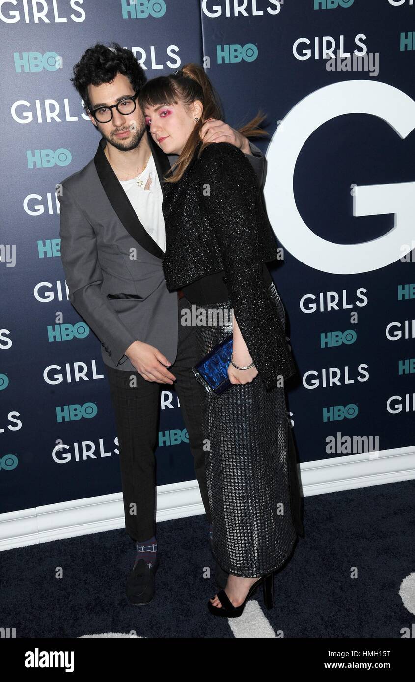 New York, NY, USA. 2. Februar 2017. Lena Dunham, Jack Antonoff im Ankunftsbereich für Mädchen Saison sechs Premiere, Alice Tully Hall im Lincoln Center, New York, NY 2. Februar 2017. Bildnachweis: Kristin Callahan/Everett Collection/Alamy Live-Nachrichten Stockfoto