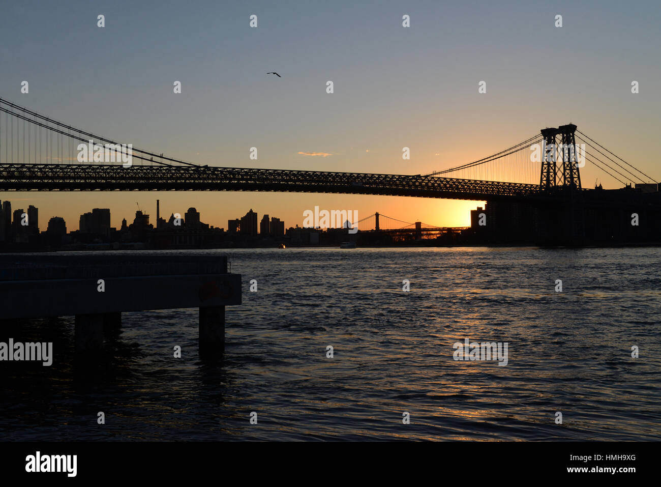 Williamsburg Bridge bei Sonnenuntergang, Brooklyn, New York City Stockfoto