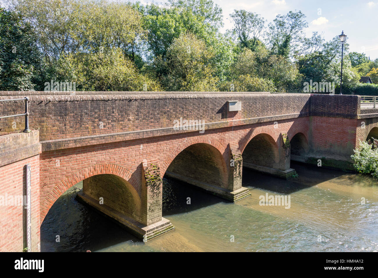 18. Jahrhundert Borough Brücke über Fluss Mole, Brockham Lane, Brockham, Surrey, England, Vereinigtes Königreich Stockfoto