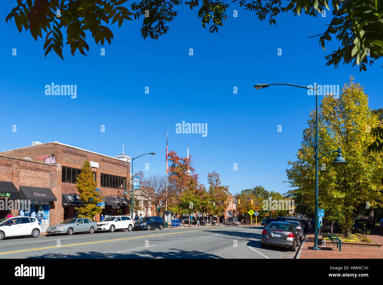 E Franklin Street in der Innenstadt von Chapel Hill, North Carolina, USA Stockfoto