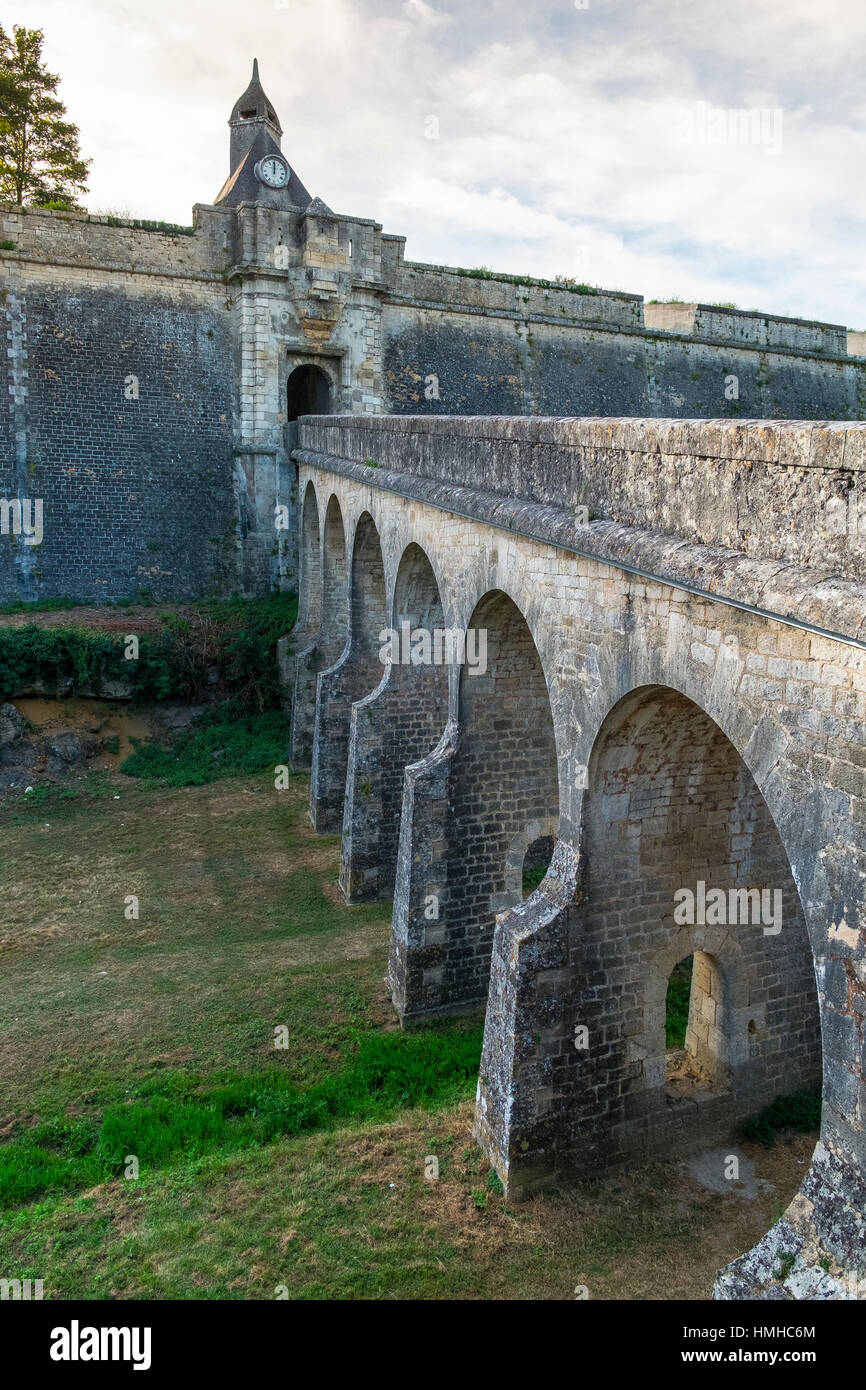 de Vauban Zitadelle zu überbrücken, über Graben auf der Burg Stockfoto