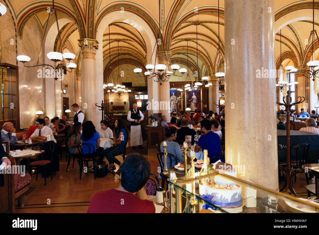 Innenraum des Café Central, Wien, Österreich Stockfoto