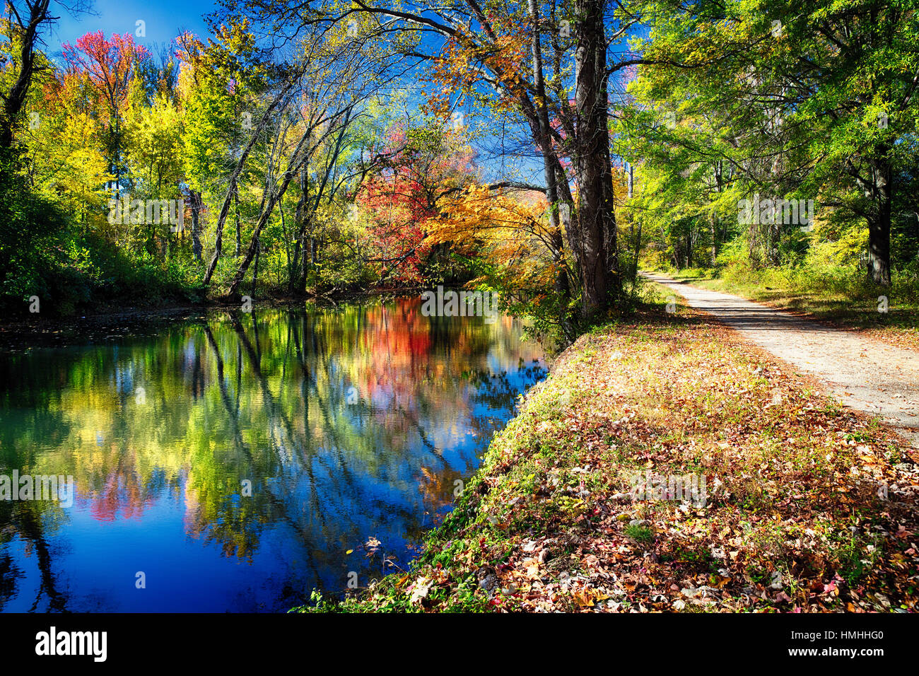 Sonnigen Herbsttag entlang der Delaware and Raritan Canal, Princeton, Mercer County, New Jersey Stockfoto