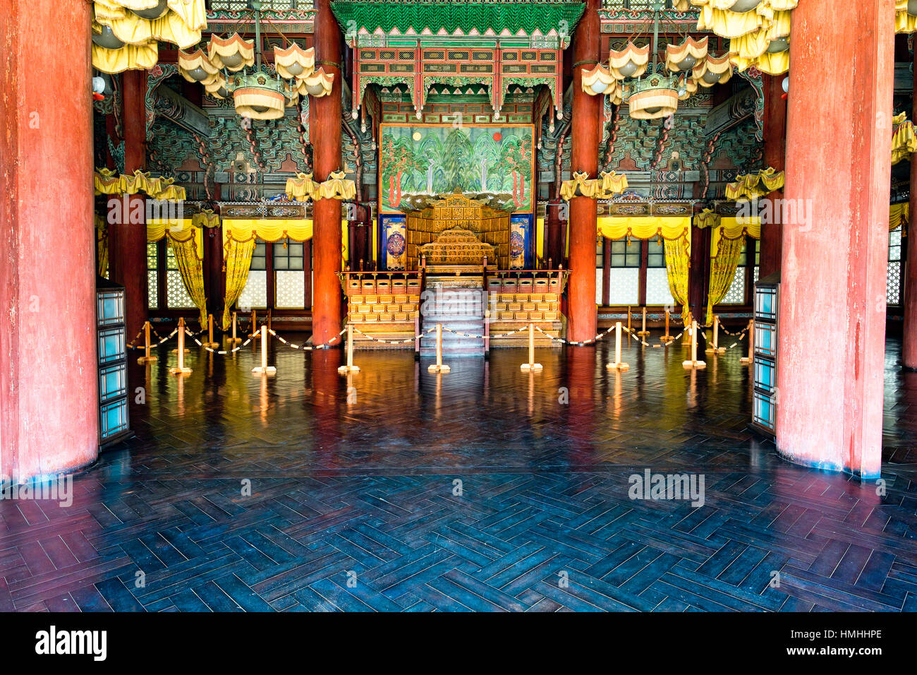 Thron Hall Gebäudeinneren im Gyeongbokgung-Palast, Seoul, Südkorea Stockfoto