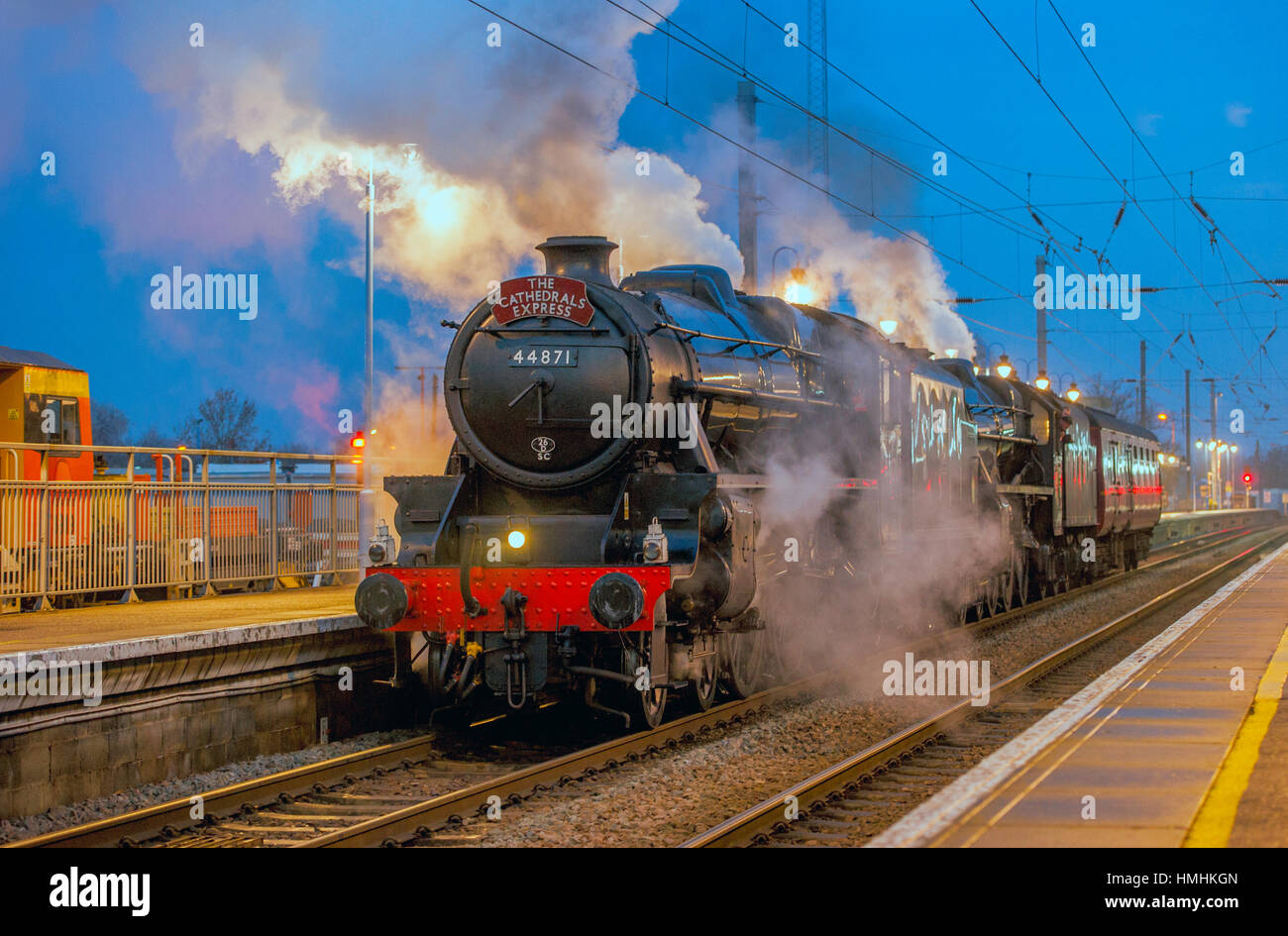 Doppelte leitete Dampf Ausflug warten bei Ely Station Cambridgeshire. Stockfoto