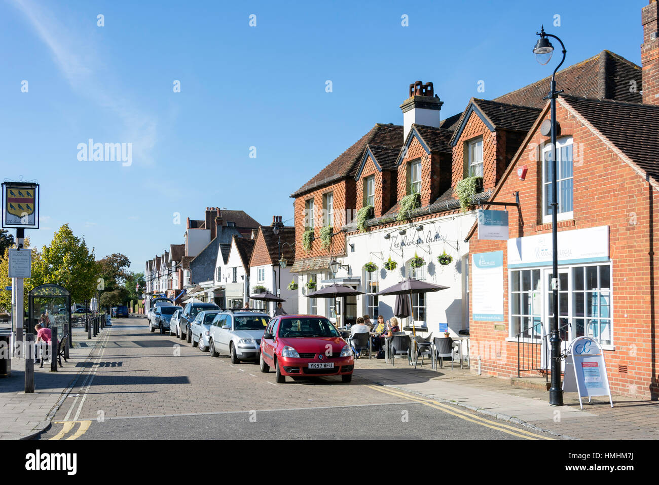 Richard Onslow Pub, High Street, Cranleigh, Surrey, England, Vereinigtes Königreich Stockfoto