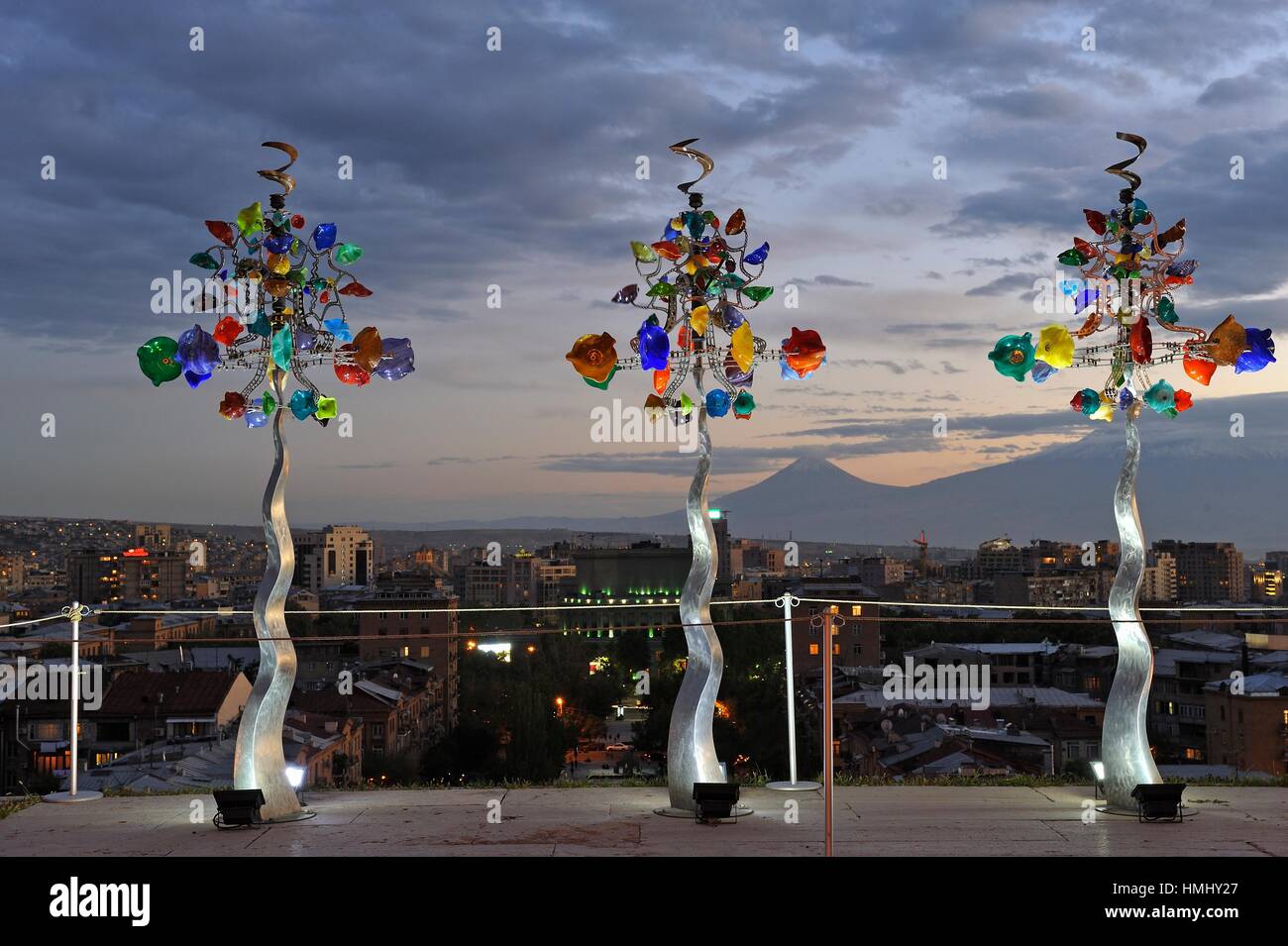 kinetische Skulptur auf einer Terrasse des monumentalen Staiway und Garten  Kaskade, Eriwan, Armenien, Eurasien Stockfotografie - Alamy