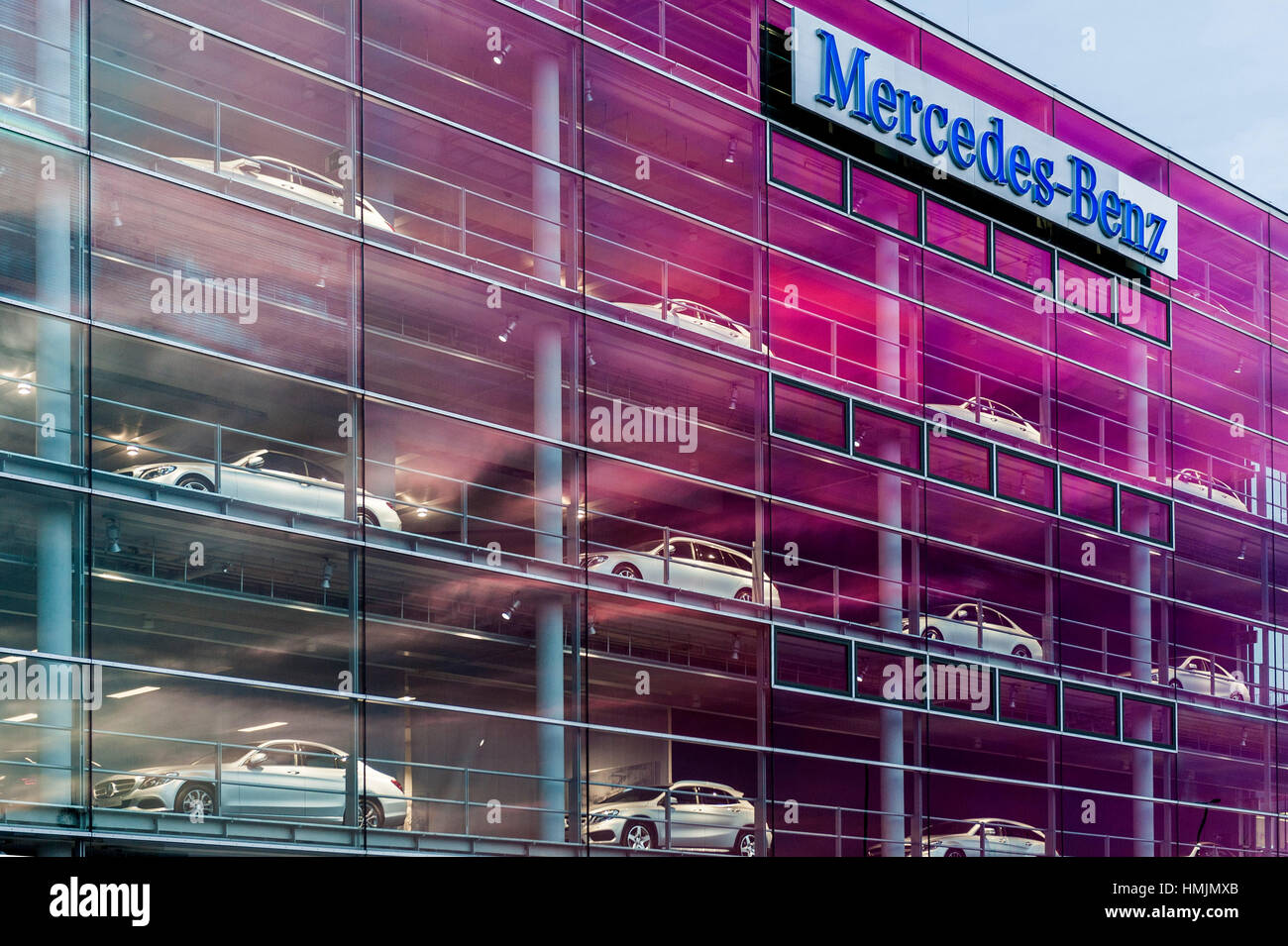 Mercedes Benz Niederlassung München Arnulfstraße München Autohaus münchen Stockfotos und -bilder Kaufen - Alamy