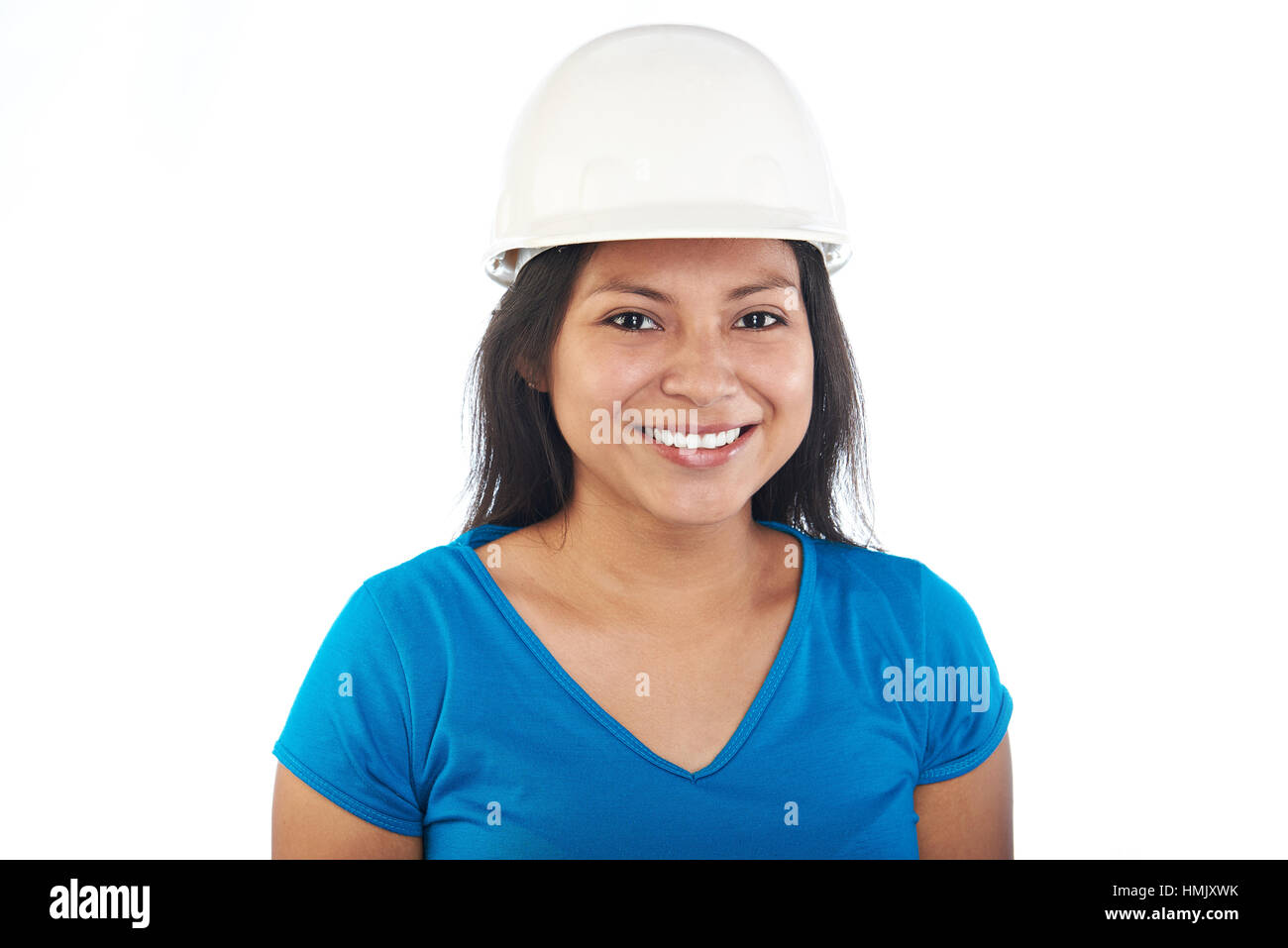 Porträt von Latino Mädchen in Bauarbeiterhelm isoliert auf weiss Stockfoto