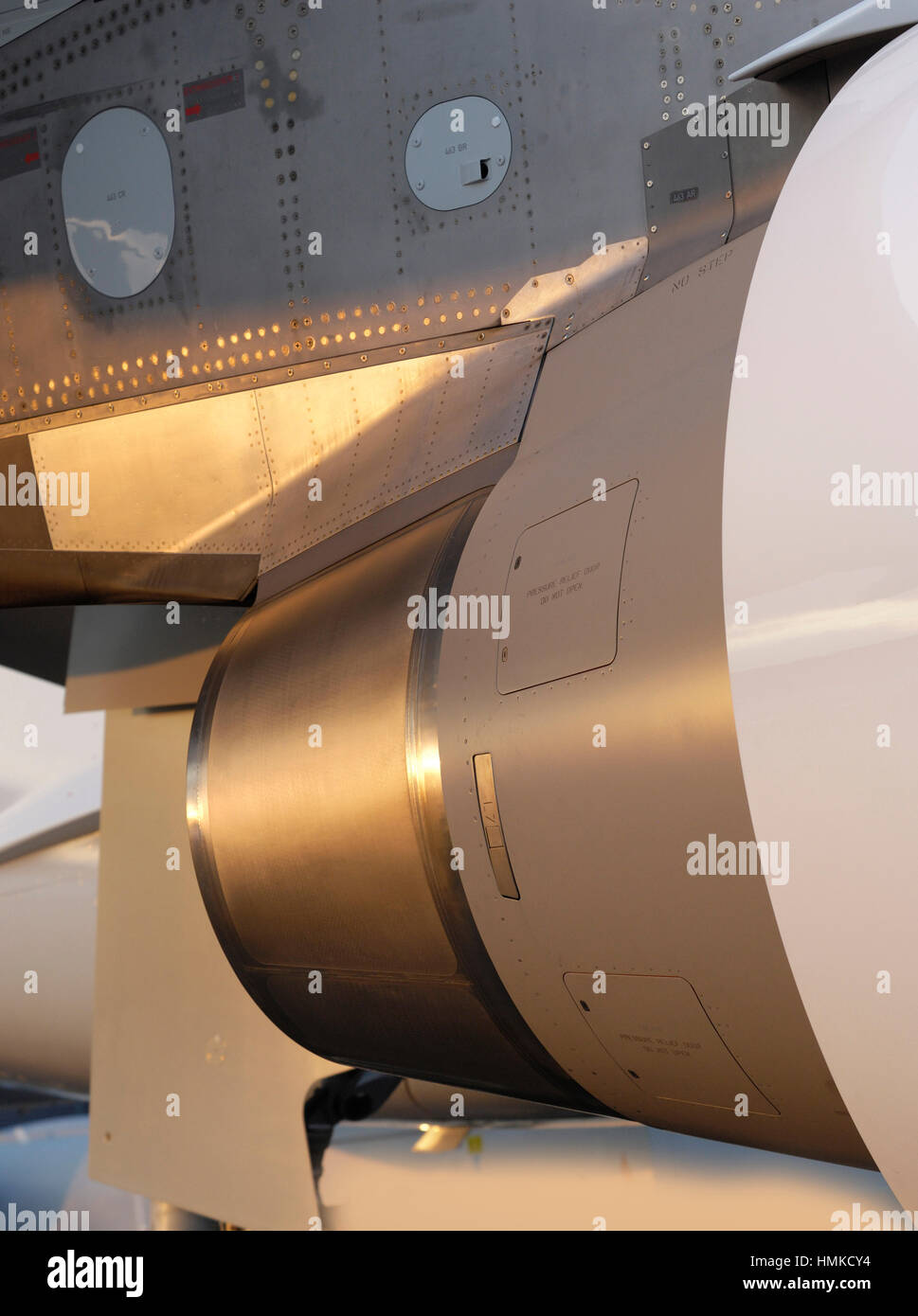 Pratt & Whitney PW4000 Motor-Auspuff Motor-Pylon Airbus A330-200F Prototyp geparkt im Static Display auf der Singapore Airshow 2010 Stockfoto
