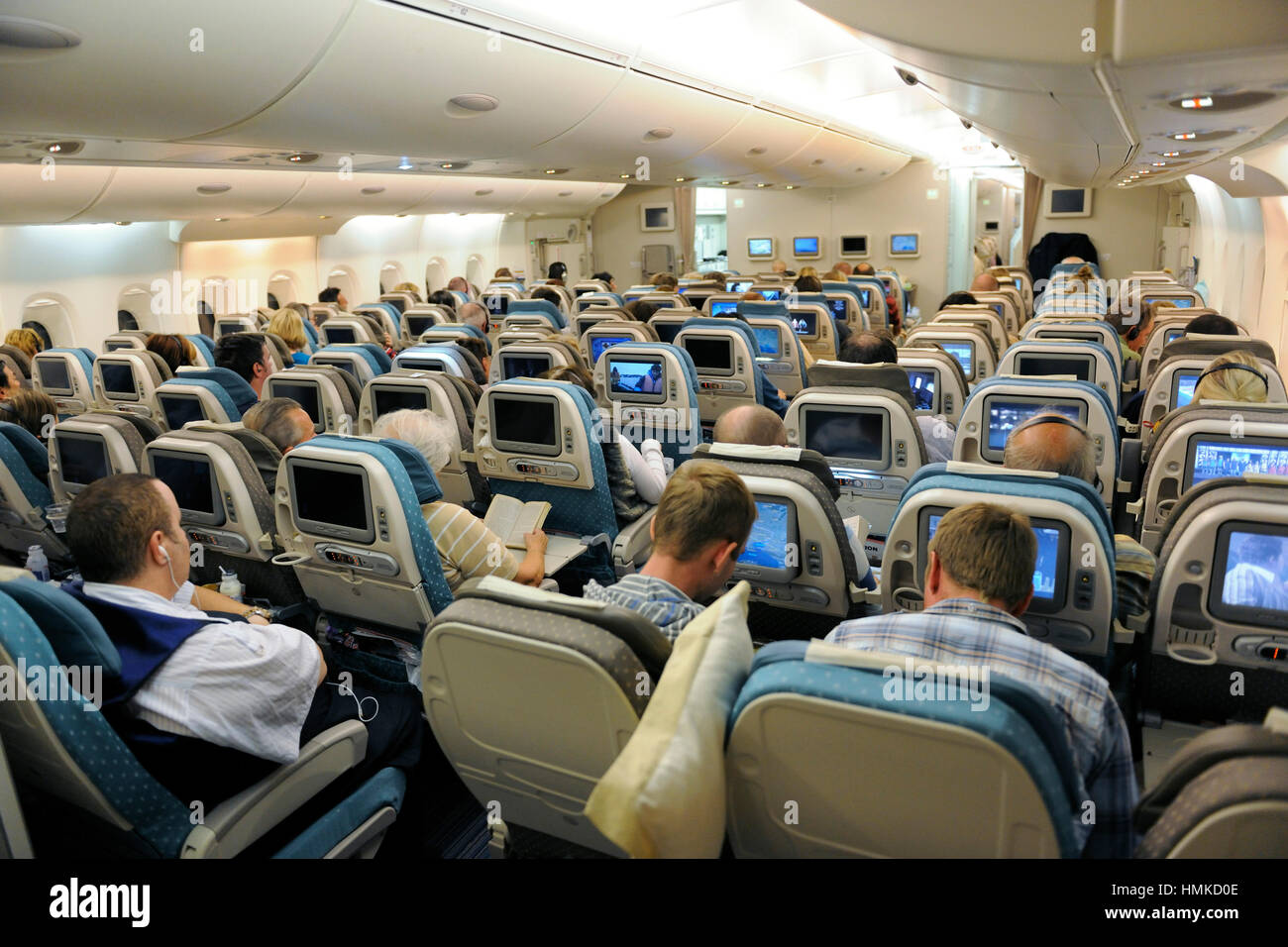 Passagiere Sitzen In Der Economy Class Kabine Bietet Platz