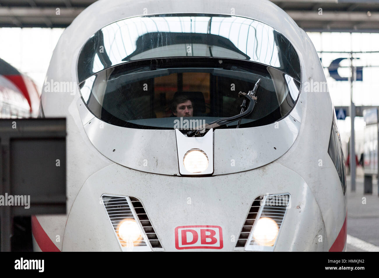 ICE-Zuges mit Fahrer, Deutschland Stockfoto