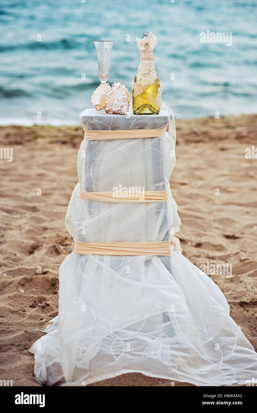 Strand Hochzeitsdetails direkt am Meer Stockfoto