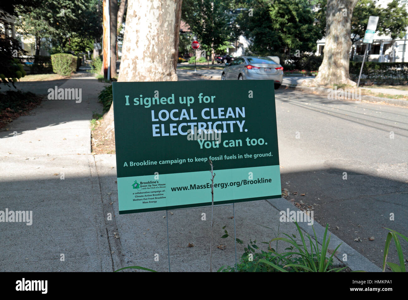 Lokalen Clean Energy unterzeichnen in Boston Brookline, Massachusetts, USA. Stockfoto