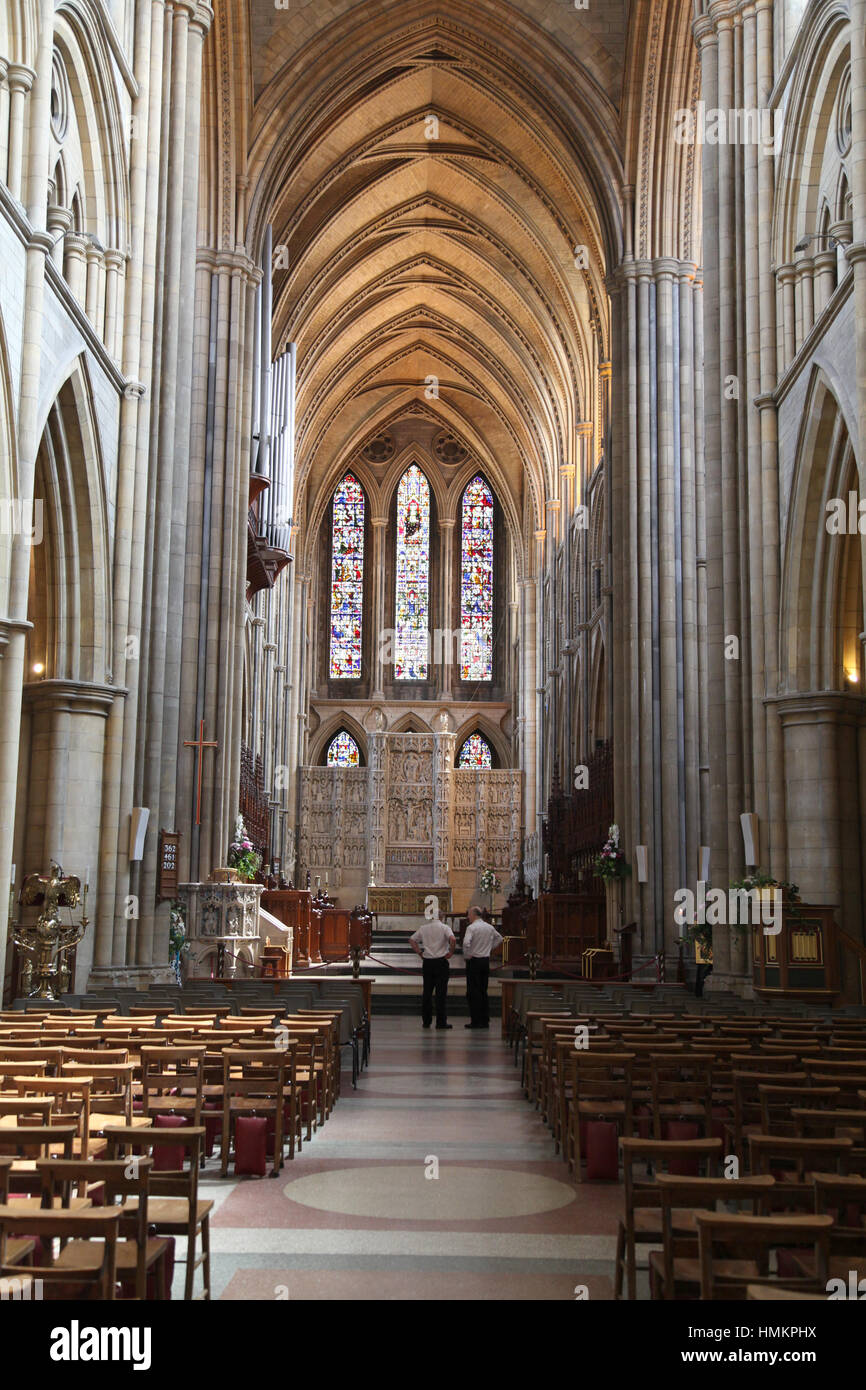 TRURO Cathedral Innenraum mit seinen mittelalterlichen Torbogen Stockfoto