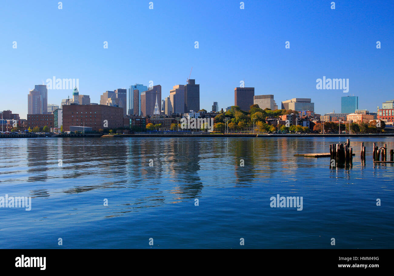 Skyline von Boston zeigt Wolkenkratzer der Financial District, Massachusetts, USA Stockfoto