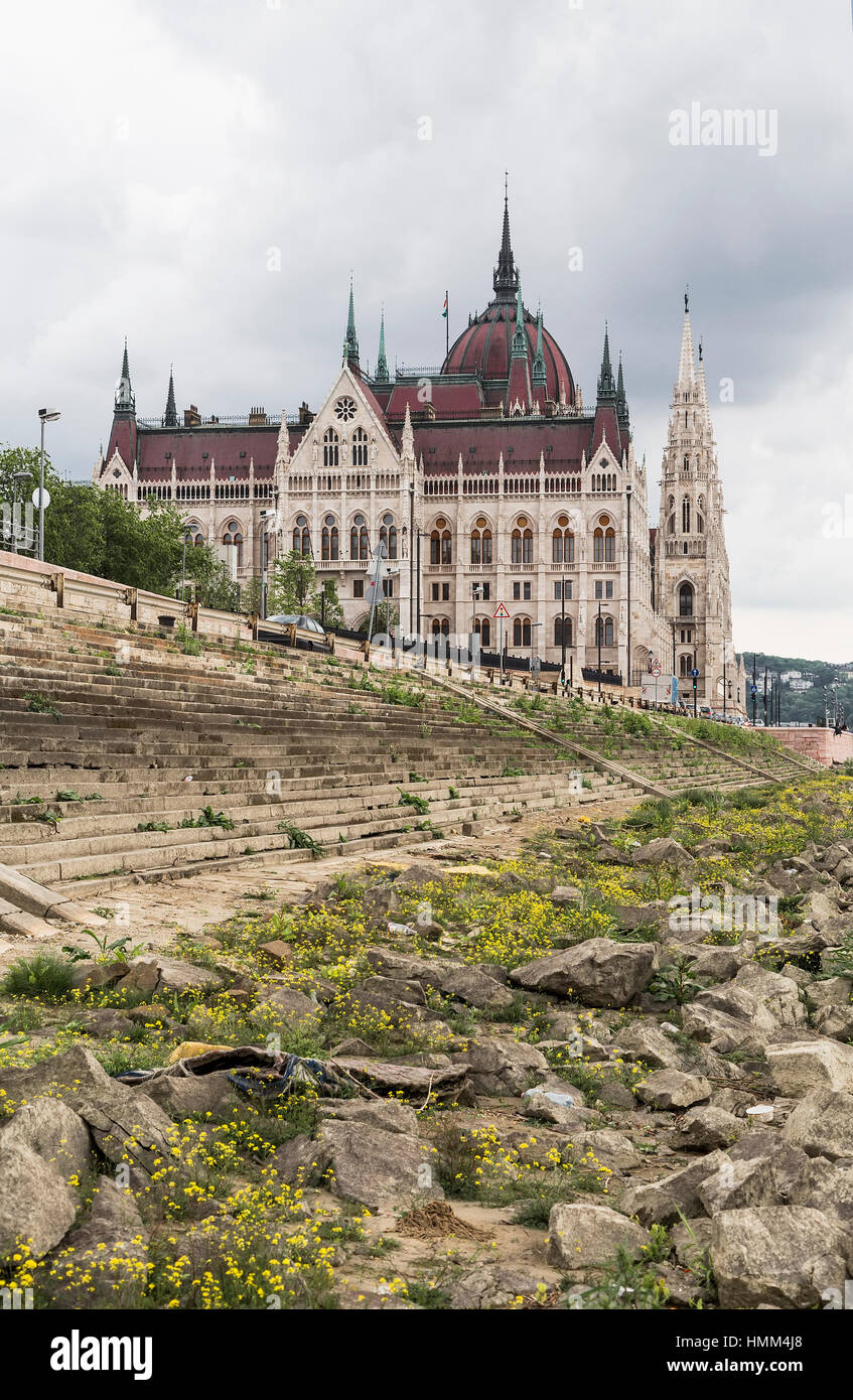 Parliament House und die felsigen Ufer der Donau. Budapest. Ungarn. Stockfoto