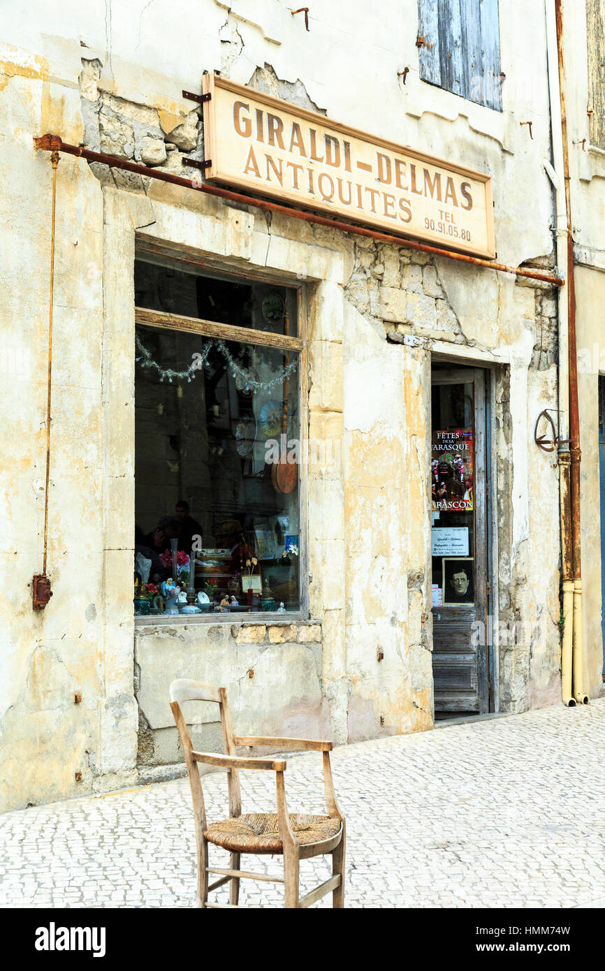 Antiquitätengeschäft in alten Tarascon, Provence, Frankreich Stockfoto