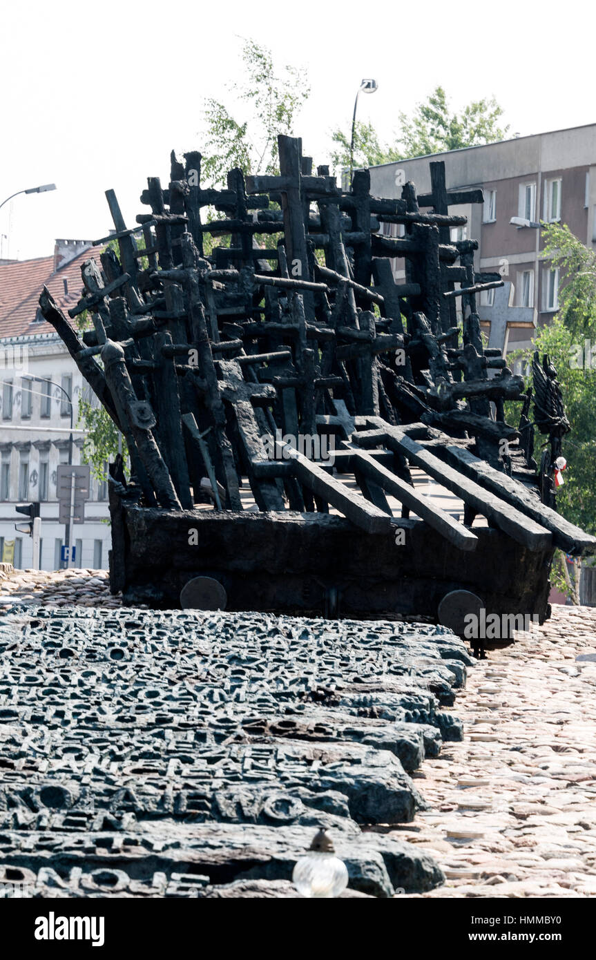 Der Bronzeguss Denkmal eines Bahn-LKW voller Kreuze Vertretung zu den Deportierten in Ostsibirien Stockfoto