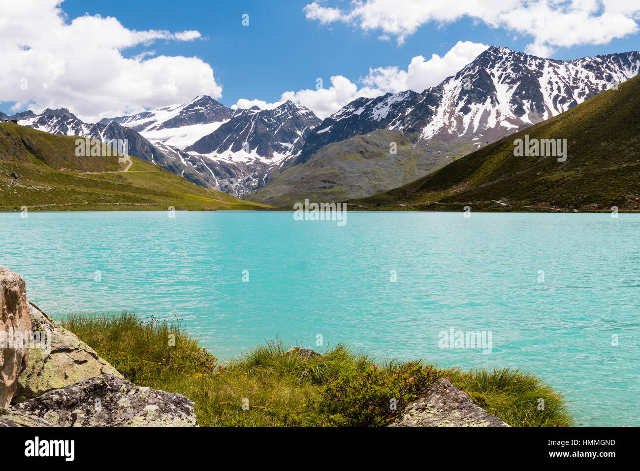 Die türkisfarbenen See Rifflsee im Pitztal mit Blick auf die Ötztaler Alpen, Österreich im Sommer Stockfoto