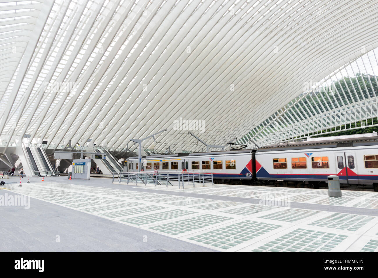 Lüttich, Belgien - 5. August 2014: The Liège-Guillemins Bahnhof. Diese Station besteht aus Stahl, Glas und weißem Beton, entworfen von spanischen archit Stockfoto