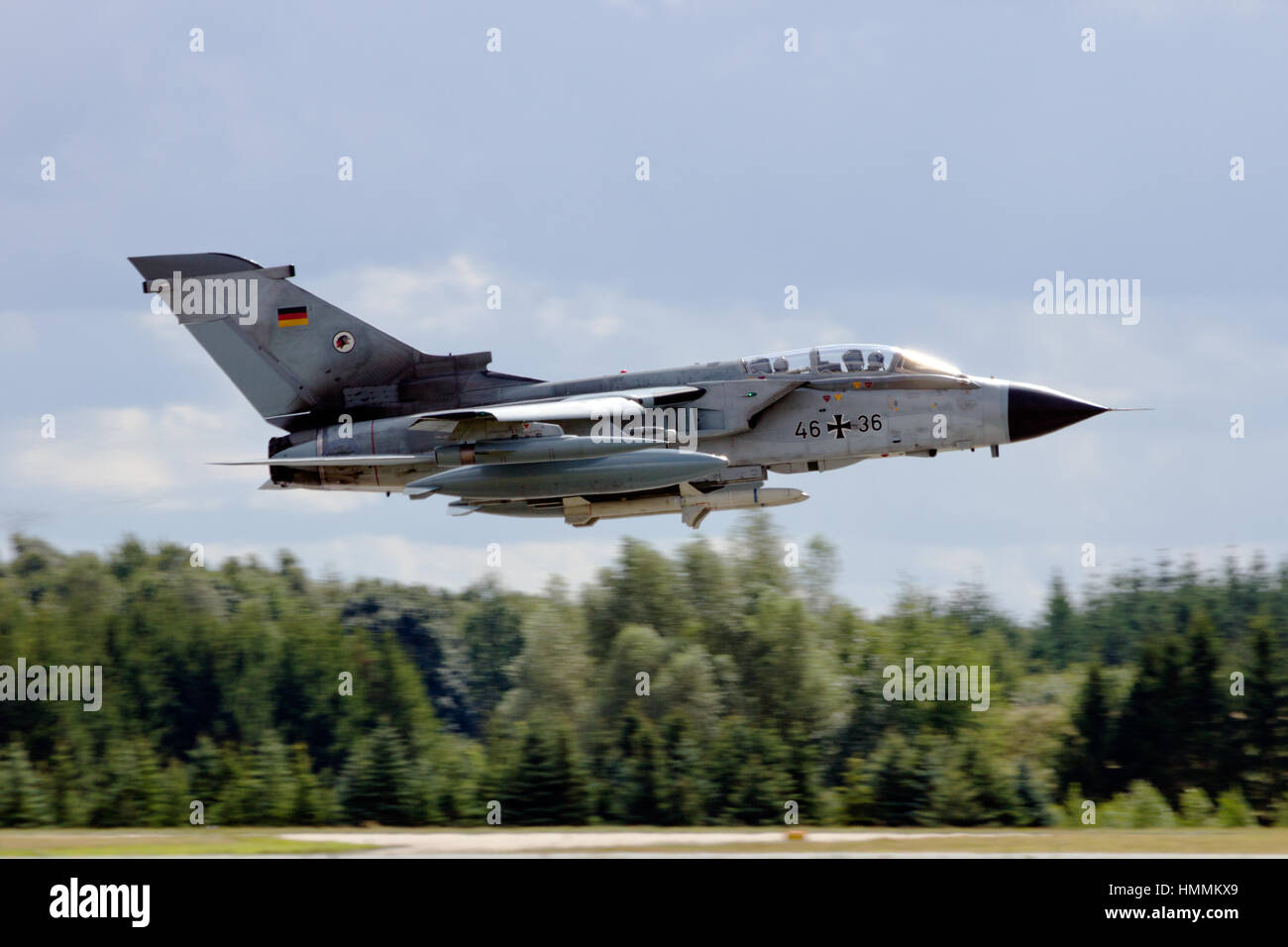 LAAGE, Deutschland – 23. August 2014: A deutsche Luftwaffe Panavia Tornado IDS von AG-51 zieht während des Laage Airbase Open House. AG-51 ist eine taktische re Stockfoto