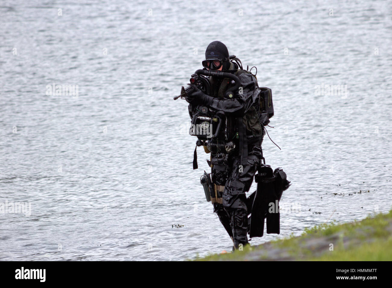 DEN HELDER, Niederlande - 23.Juni: Bekämpfung niederländische Spezialkräfte Taucher während eine amphibische Demo während der niederländischen Marine-Tage am 23. Juni 2013 Stockfoto
