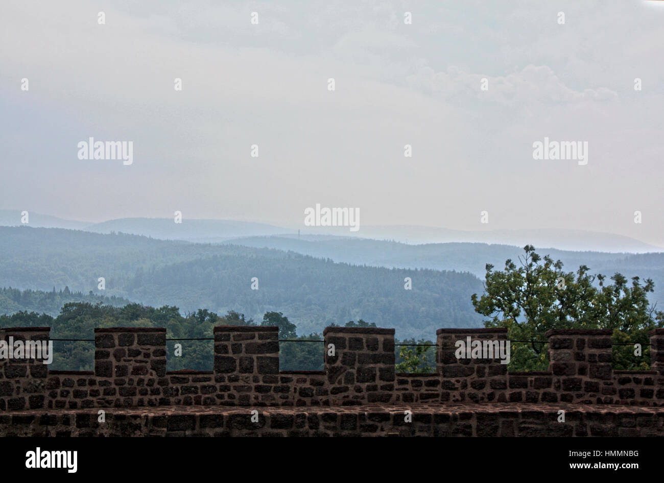 Blick von der Wartburg Burgmauer in den Wäldern rund um Stockfoto