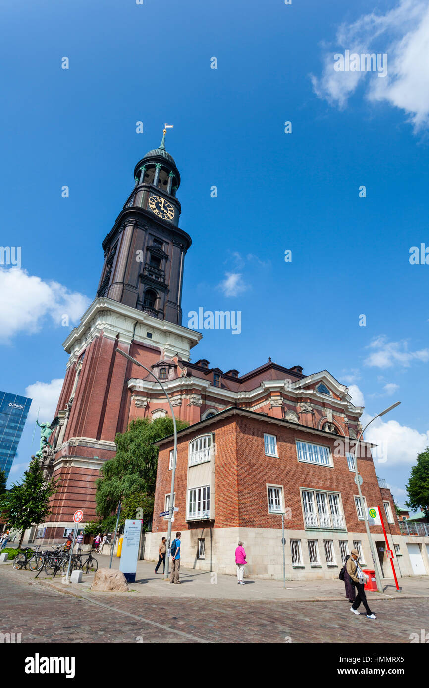 Hamburg, Deutschland - 5 Juli: Die berühmte St. Michaelis Kirche (Michel) in Hamburg, Deutschland am 5. Juli 2013 Stockfoto