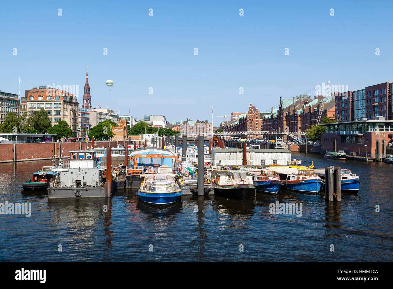 Hamburg, Deutschland - Juli 7: Binnenhafen (Inner Harbor) mit Booten in Hamburg, Deutschland am 7. Juli 2013 Stockfoto