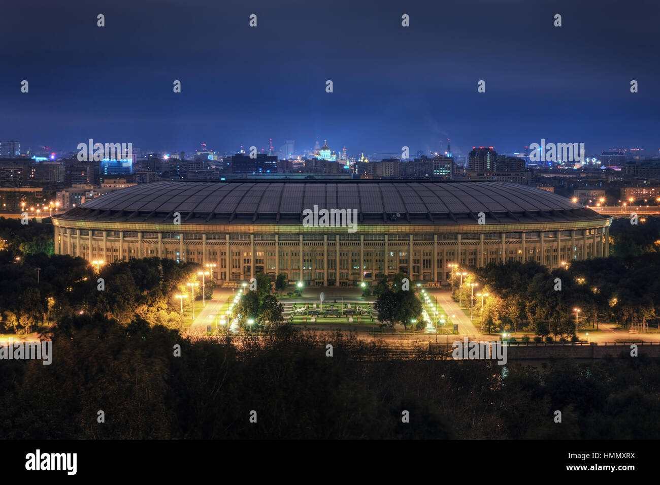 Stadion Luzniki in der Nacht in Moskau Stockfoto