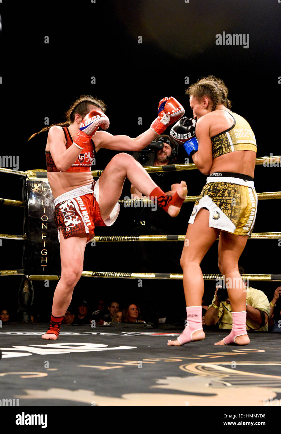 Las Vegas, USA. 3. Februar 2017. Las Vegas, Nevada 3. Februar 2017 - Löwen Kampf 34 im Tropicana Hotel und Casino - Iman "Hübschen Killer" Barlow vs. Meryum "Mergen" Uslu – Löwen kämpfen Frauen Super-Bantamgewicht - Photo Credit: Ken Howard Bilder Credit: Ken Howard/Alamy Live-Nachrichten Stockfoto