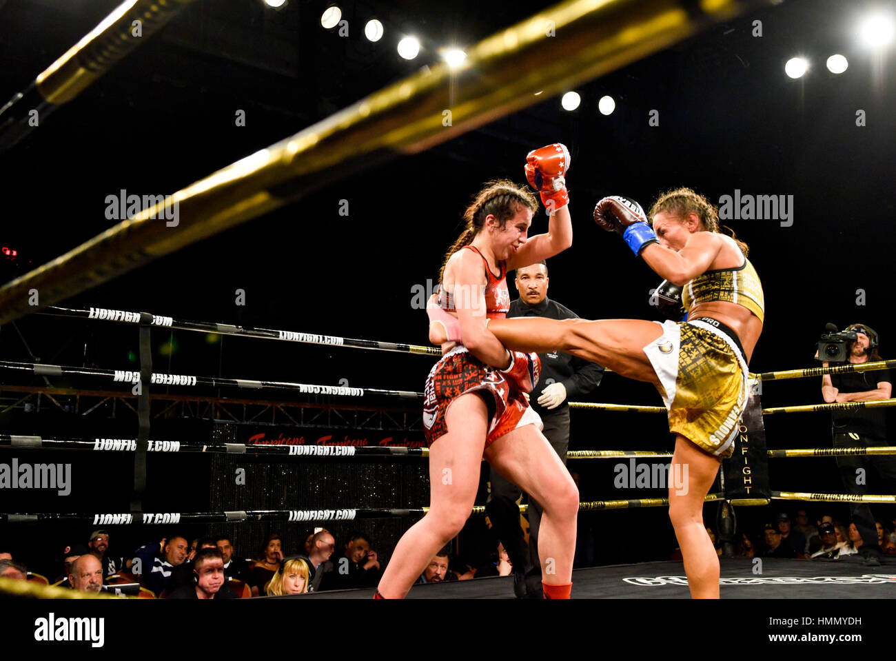 Las Vegas, USA. 3. Februar 2017. Las Vegas, Nevada 3. Februar 2017 - Löwen Kampf 34 im Tropicana Hotel und Casino - Iman "Hübschen Killer" Barlow vs. Meryum "Mergen" Uslu – Löwen kämpfen Frauen Super-Bantamgewicht - Photo Credit: Ken Howard Bilder Credit: Ken Howard/Alamy Live-Nachrichten Stockfoto