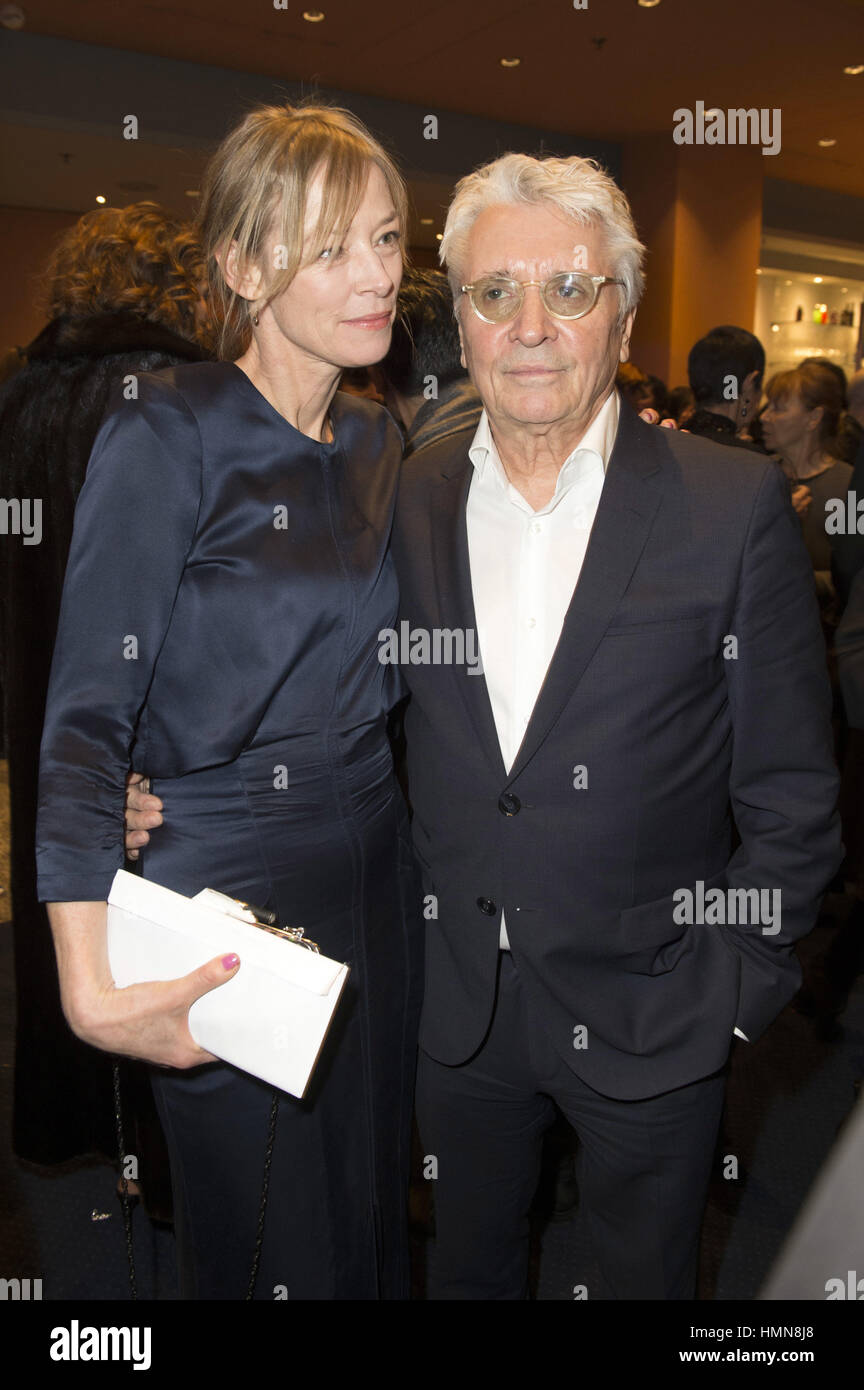 Berlin, Deutschland. 9. Februar 2017. Jenny Schily und Henry Hübchen