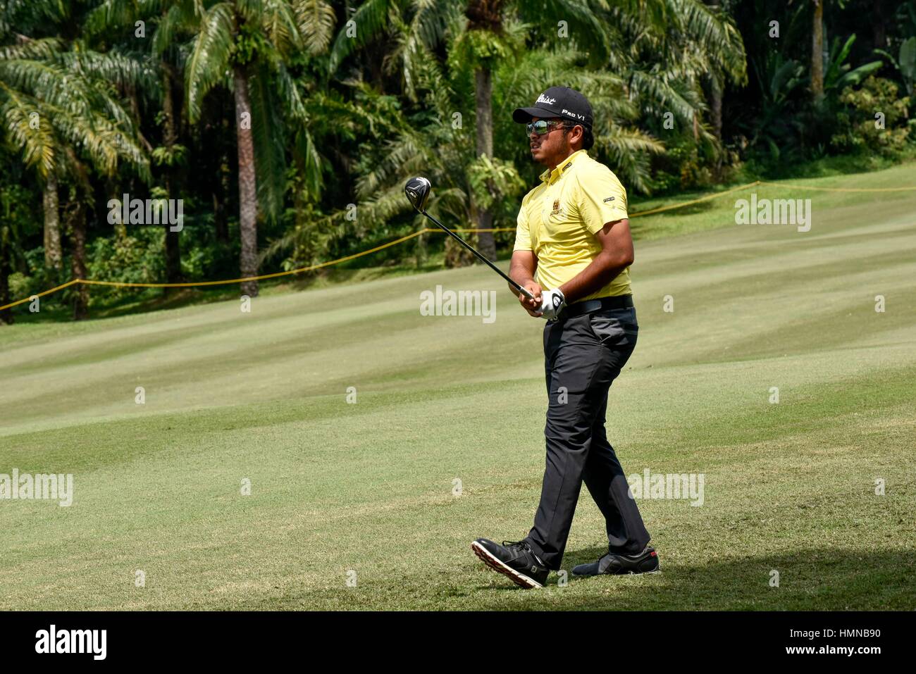 Kuala Lumpur, Malaysia. 10. Februar 2017. Thitiphun CHUAYPRAKONG von Thailand spielt einen Schuss bei Tag zwei der Maybank Meisterschaft Malaysia im Saujana Golf Club am 10. Februar 2017 in Kuala Lumpur, Malaysia. Bildnachweis: Chris JUNG/Alamy Live-Nachrichten Stockfoto