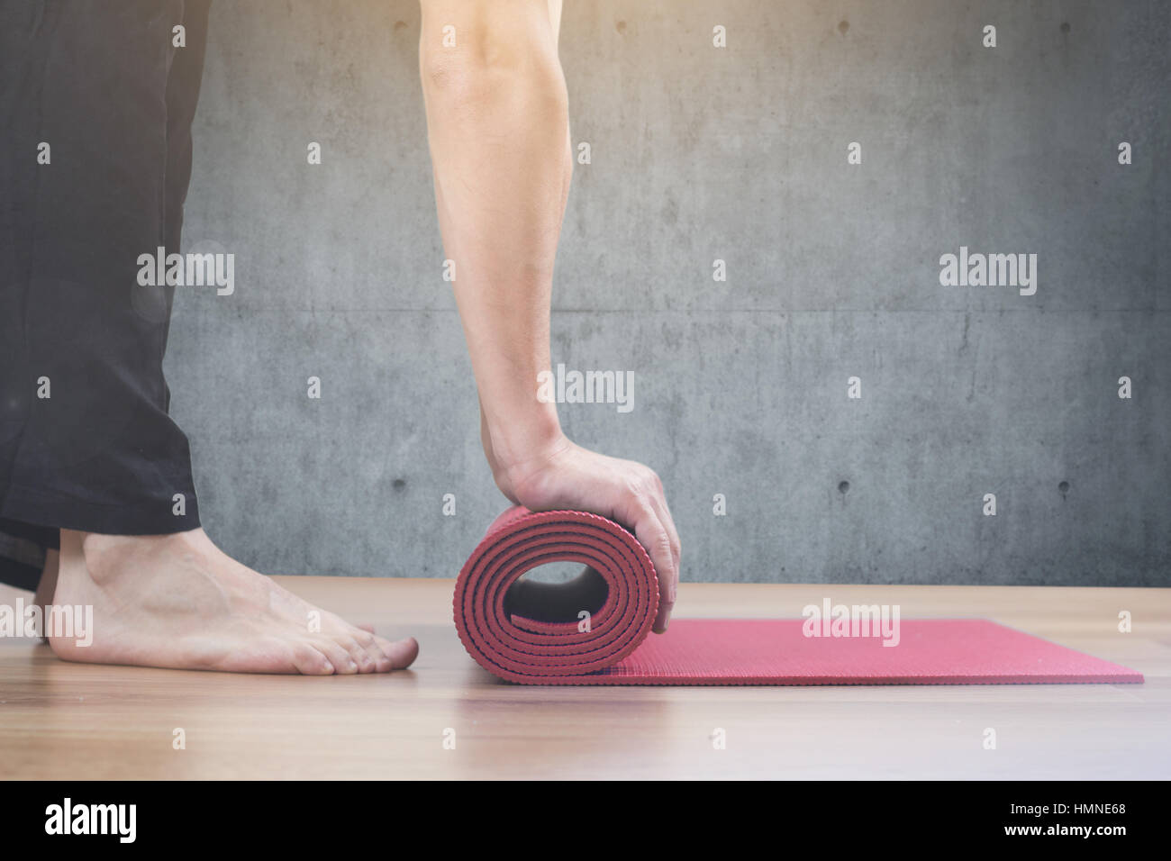 Mann tut Yoga-workout Stockfoto
