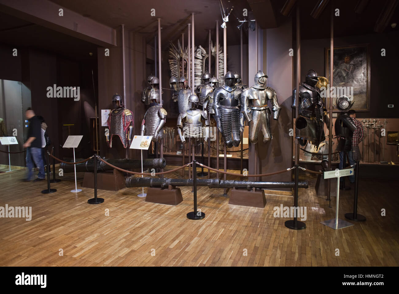 Polnische Armee-Museum innen in Warschau, Polen, Husaren Kavallerie Platte und Skala Rüstungen Sobieski Hall, 17. Jahrhundert Bewaffnung Stockfoto