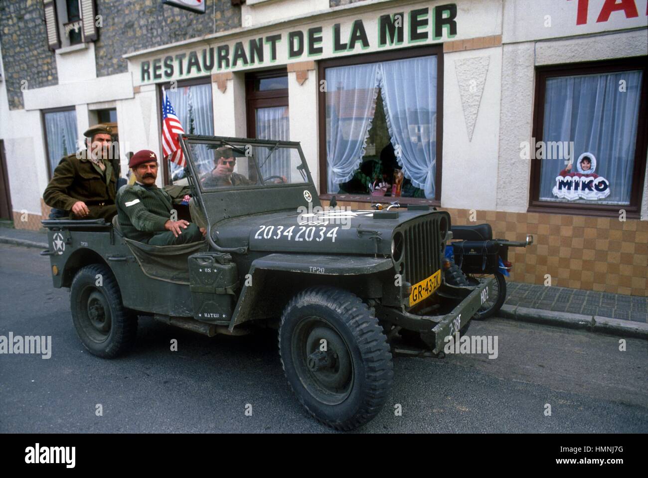 Normandie (Frankreich), Kriegsveteranen und Sammler von Vintage Militärfahrzeuge teilnehmen die jährliche Zeremonien für das Gedenken an die Landung der Alliierten Juni 1944 Stockfoto