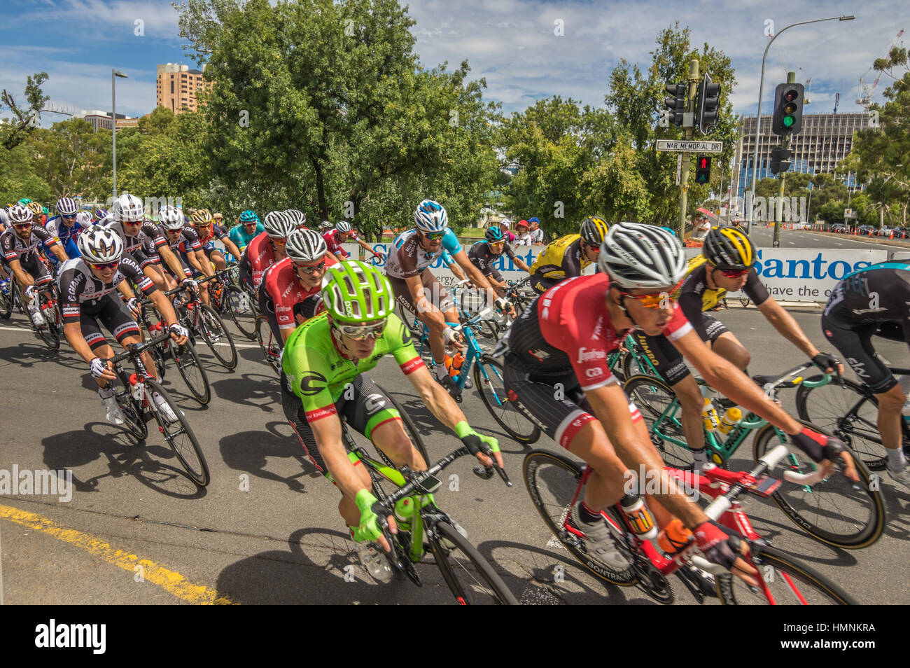 Die letzte Etappe der Tour Down Under-Rennen auf dem Stadtkurs von zentralen Adelaide an einem schönen Sommertag Stockfoto