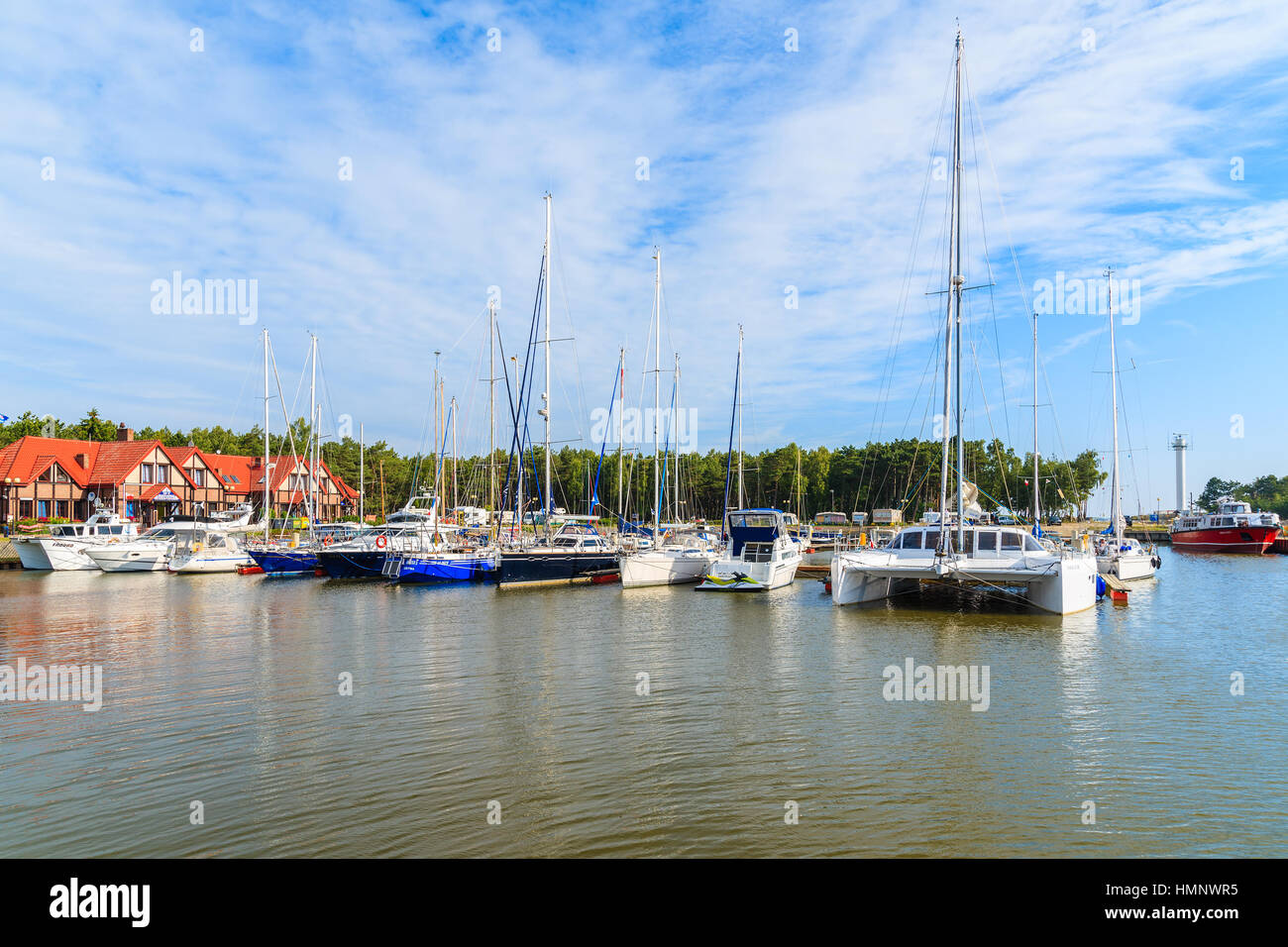 LEBA Segeln Hafen, Polen - 23. Juni 2016: ein Blick auf Segeln Hafen in Leba Stadt an der Küste des baltischen Meeres. Dies ist eines der malerischsten Häfen der Region. Stockfoto