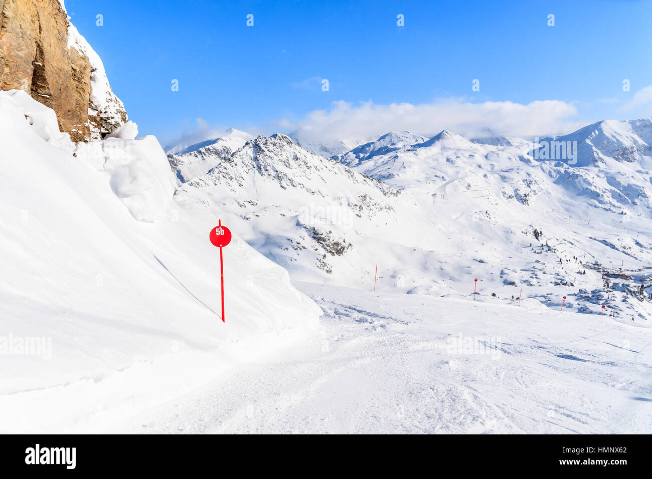 Blick auf Piste in Obertauern Winter Mountain Resort, Österreich Stockfoto