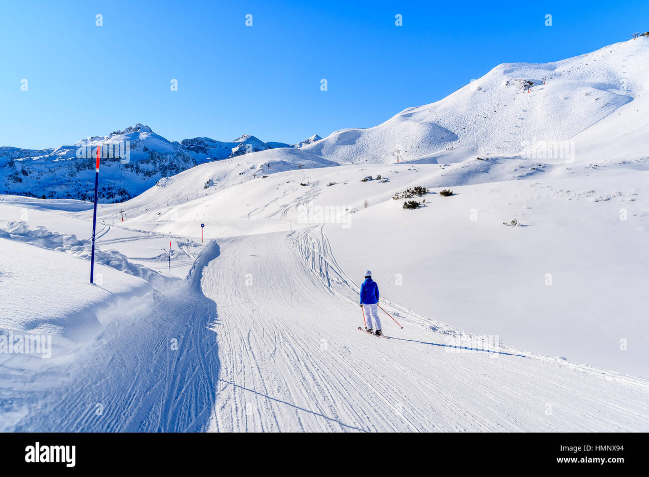 Skifahrer auf der Piste im Wintersportort Obertauern, Österreich Stockfoto