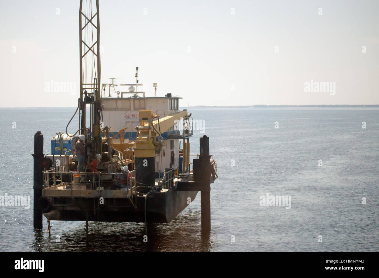 Eine Offshore-Bohrer Ölbohrinsel Bohren nach Öl in den Golf von Mexiko Stockfoto