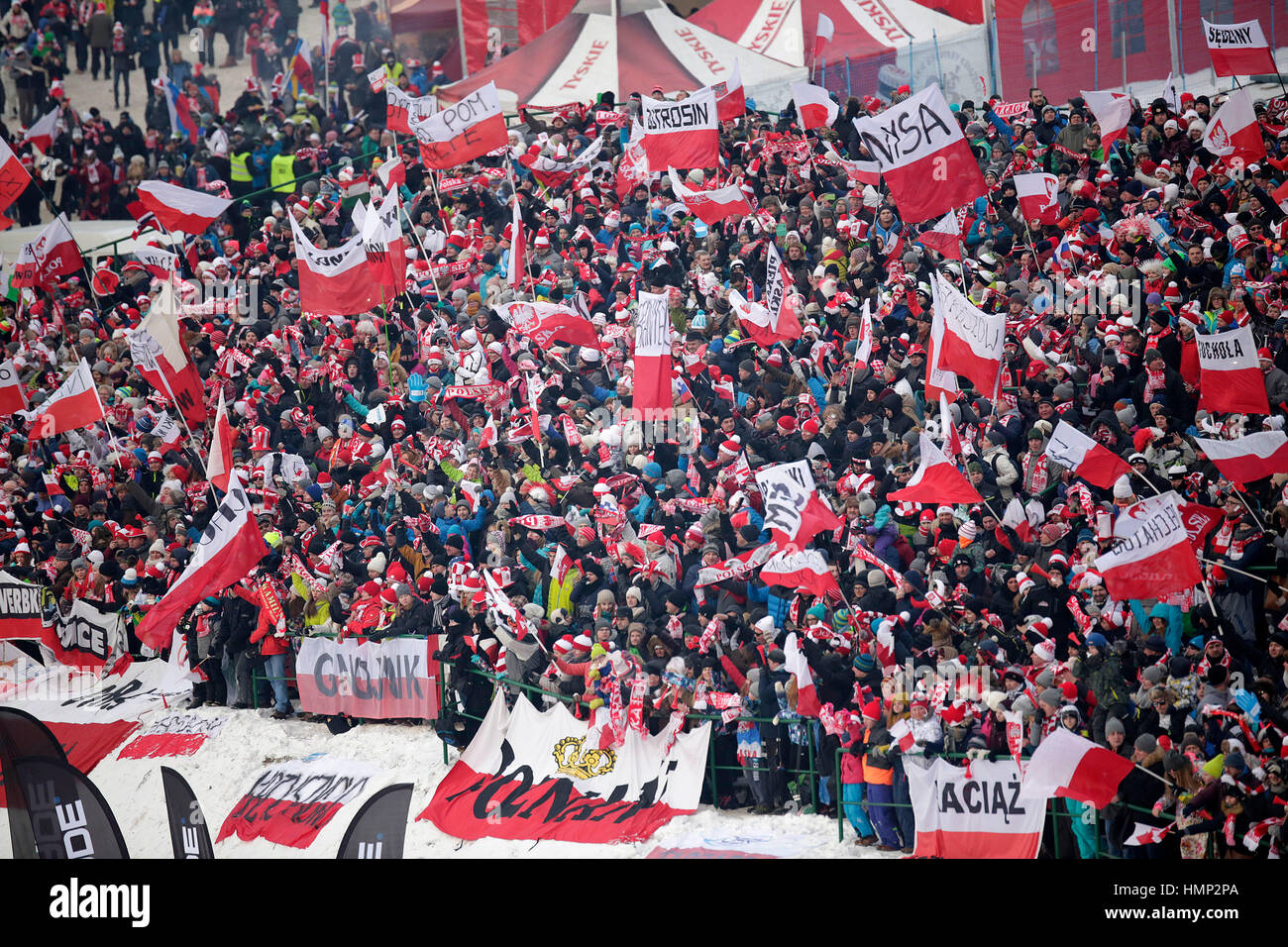 ZAKOPANE, Polen - 23. Januar 2016: FIS-Skisprung-Weltcup in Zakopane-o/p-fans Stockfoto