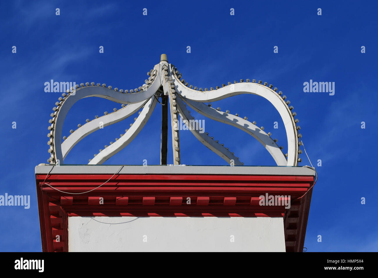 Architektonische Besonderheit gebildet von Kurven auf eine Spielhalle Stockfoto