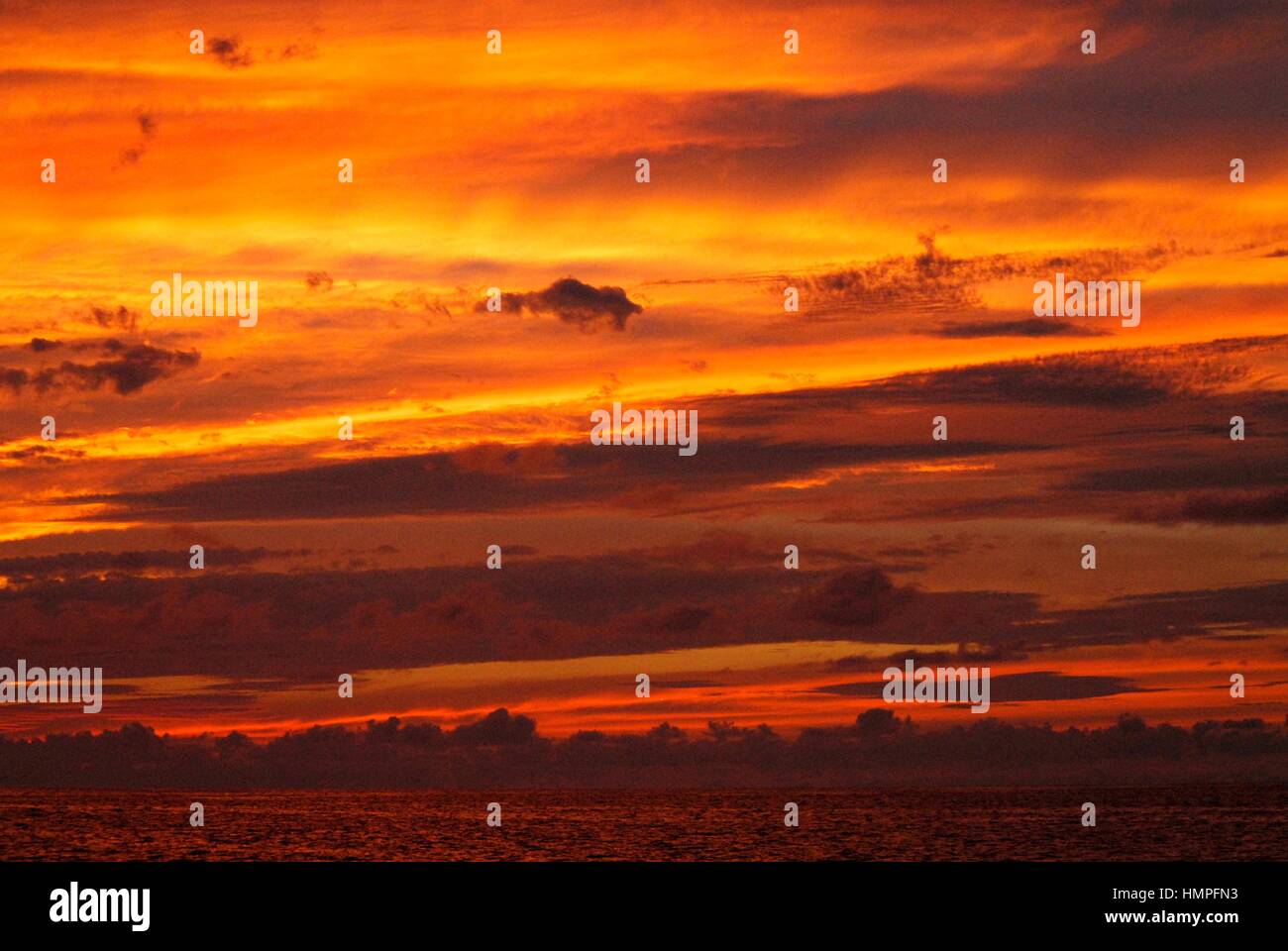 Sonnenuntergang von t Polisini griechischen Wrack (Kinsei Maru), silberne Banken Marine Sanctuary, Dominikanische Republik, Karibik Stockfoto