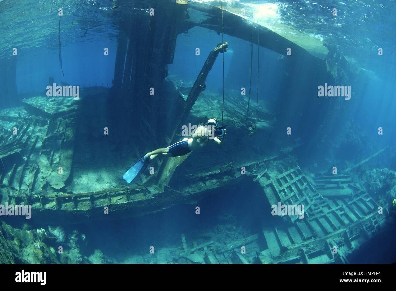 Schnorcheln am Polisini griechischen Wrack (Kinsei Maru), Banken Silver Marine Sanctuary, Dominikanische Republik, Karibik Stockfoto